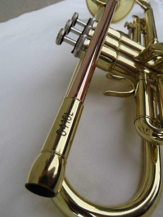 Vând trompetă Parrot 6416L sau schimb cu clarinet