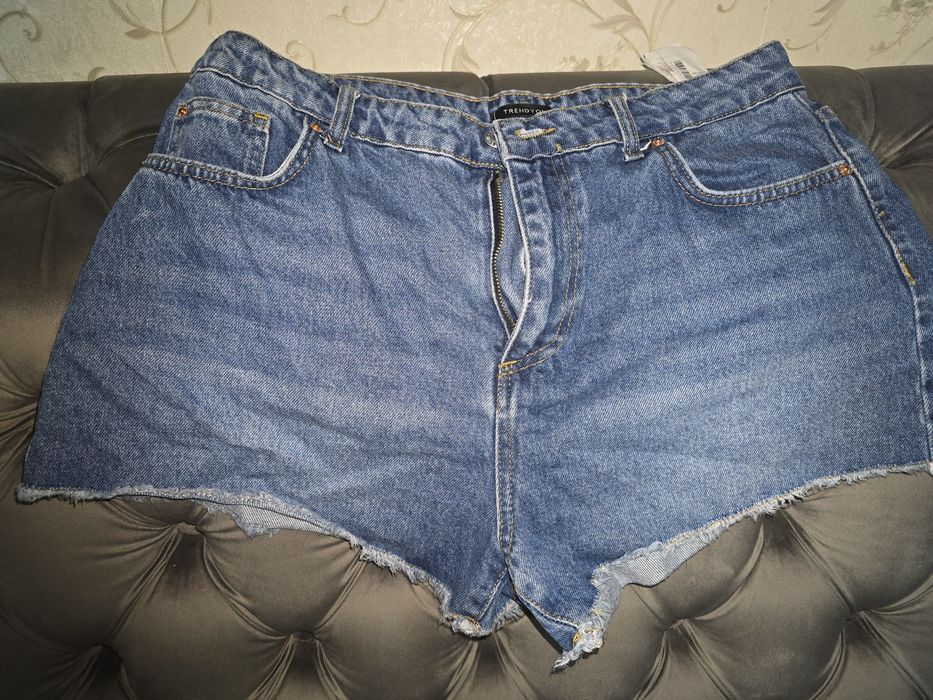 Pantaloni scurti din denim femei