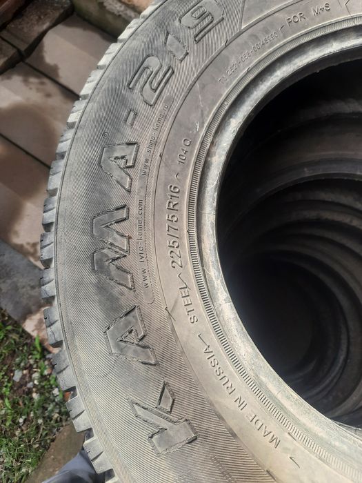 Продам б/у  шины на УАЗ.