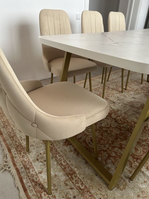 Кухонный стол и 8 стульев