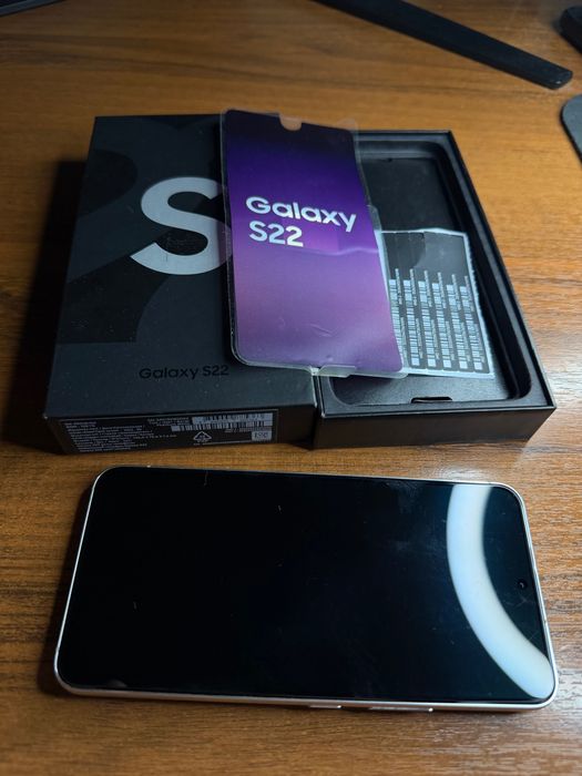 Samsung S22 Белый 128 Гб