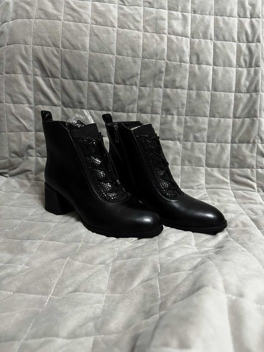 Продам полуботинки денские