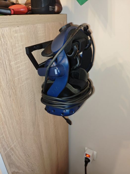 HTC VIVE PRO очила за виртуална реалност