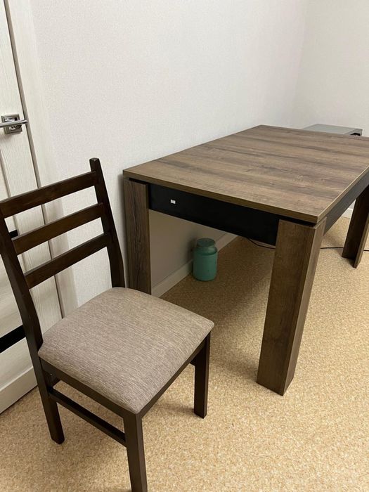 Стол со стульями