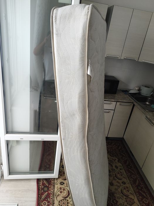 Продам матрас в хорошем качестве