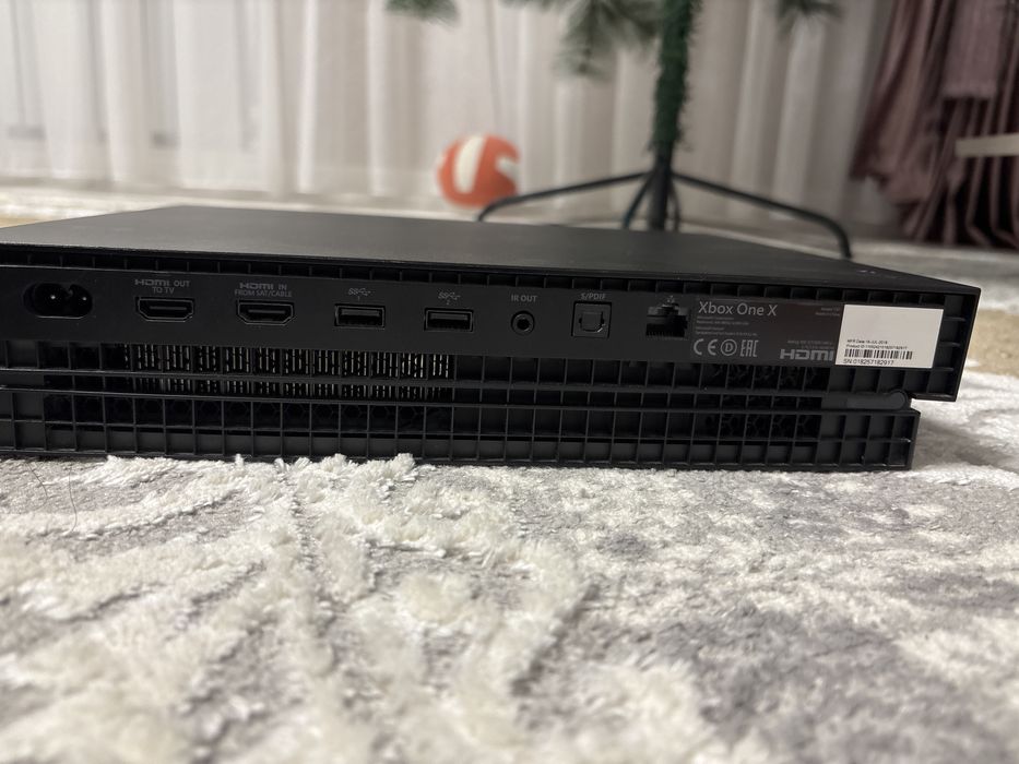 Продается xbox one x с джостикам