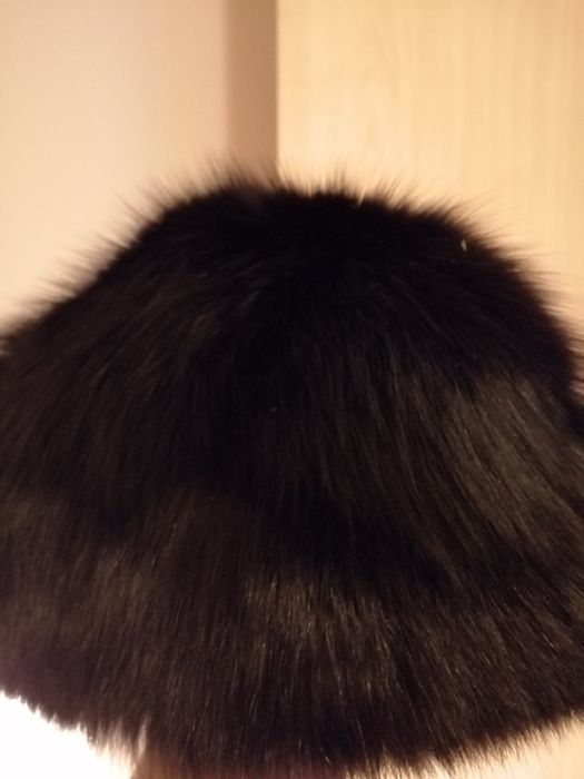 Căciula blana naturala vulpe polara , dama, de culoare neagra