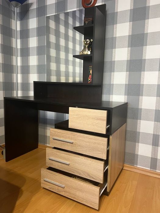 Продавам Тоалетка. Запазена