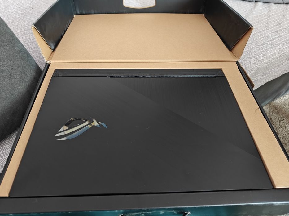 Laptop asus rog  i7 10750h /16gb/1650rtx, ecran de 17 inch, stare foarte buna