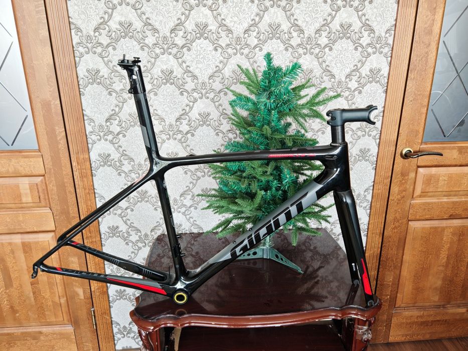 Карбоновая рама giant