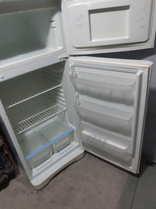 Холодильник продаётся