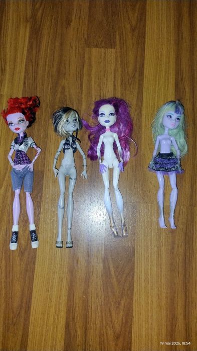 Păpuși monster high și Royale high