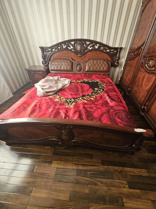 Продам китайский спальни гарнитур