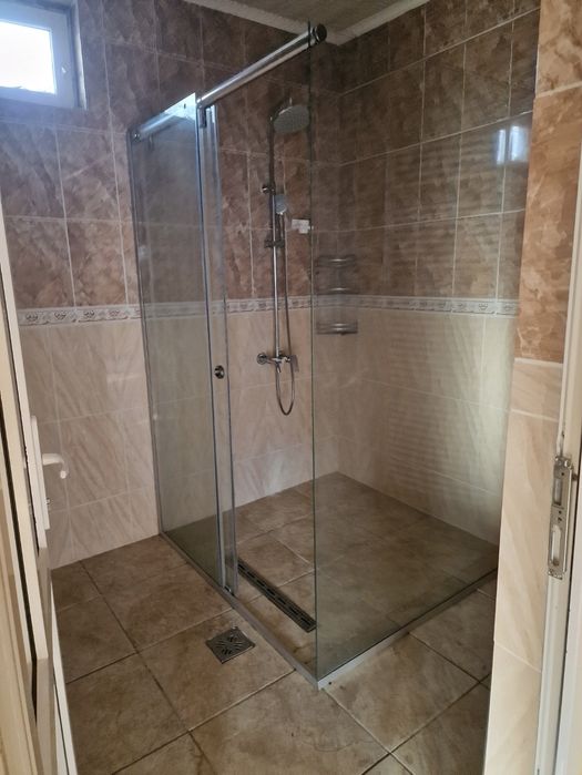 Inchiriez casa str Podeni, spatiu comercial