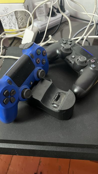 Продам playstation 4 slim 1tb