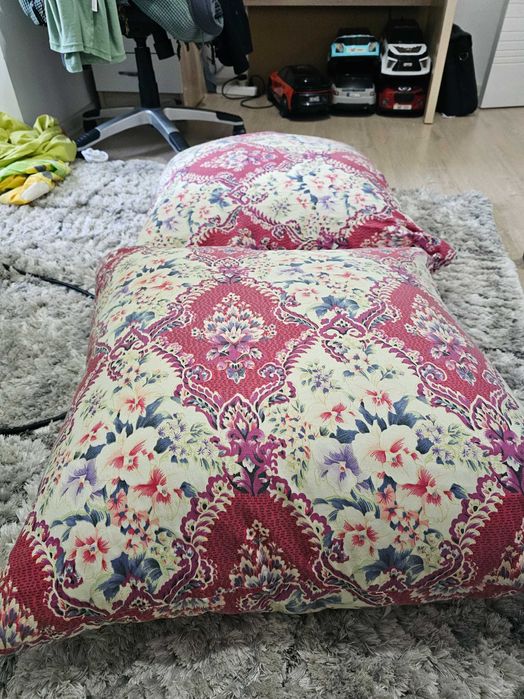 Продается Подушка пуховая 70*70