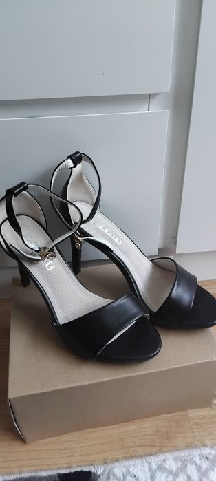 Sandale 38 ,noi ,toc de 9cm