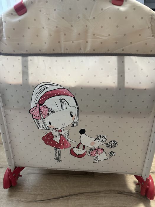 Patut pliabil pentru bebelusi.