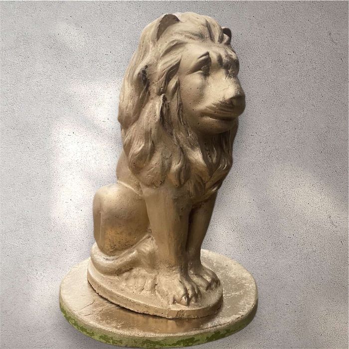 Лъв от бетон сив-цветен