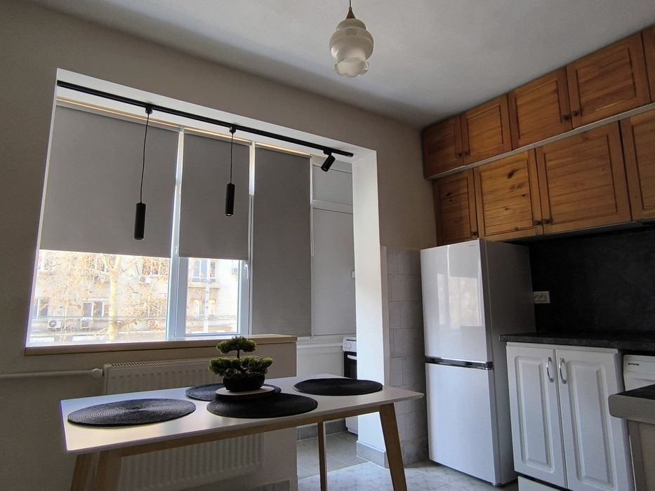 Дава се под наем Двустаен апартамент в Плевен, Идеален център - 75 кв.м за 550 € - Снимка #1