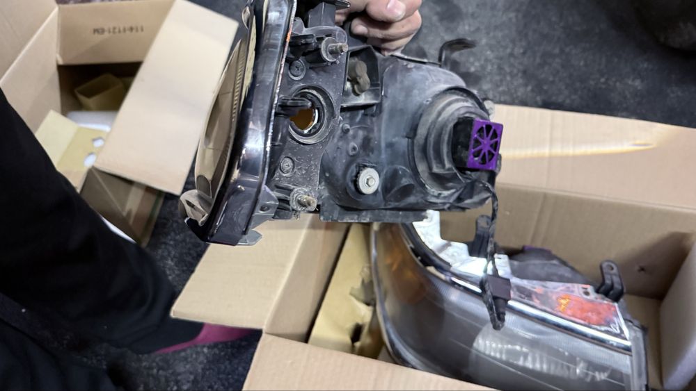 Фары монтеро спорт