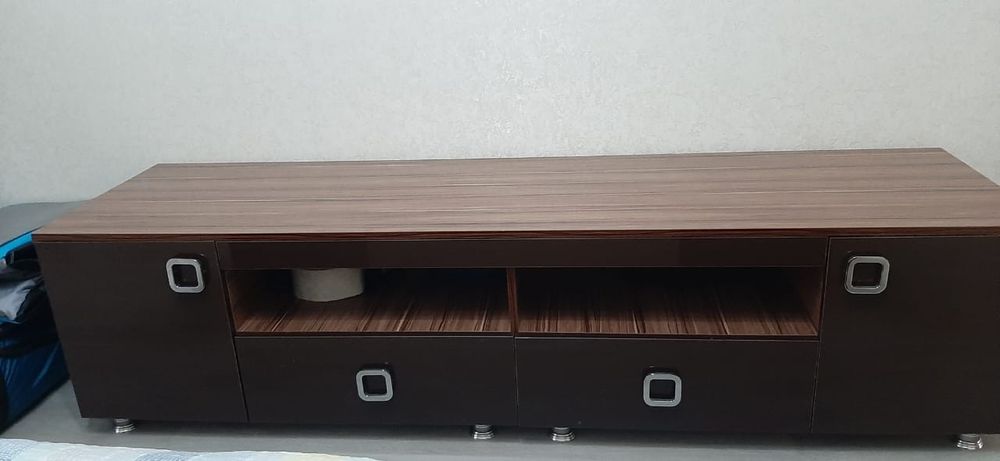 Тв тумба, б/у в хорошем состоянии,  дверцы с доводчиками