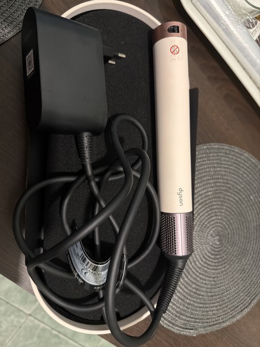 Vand placa Dyson cu toate accesorile, nou nouta!