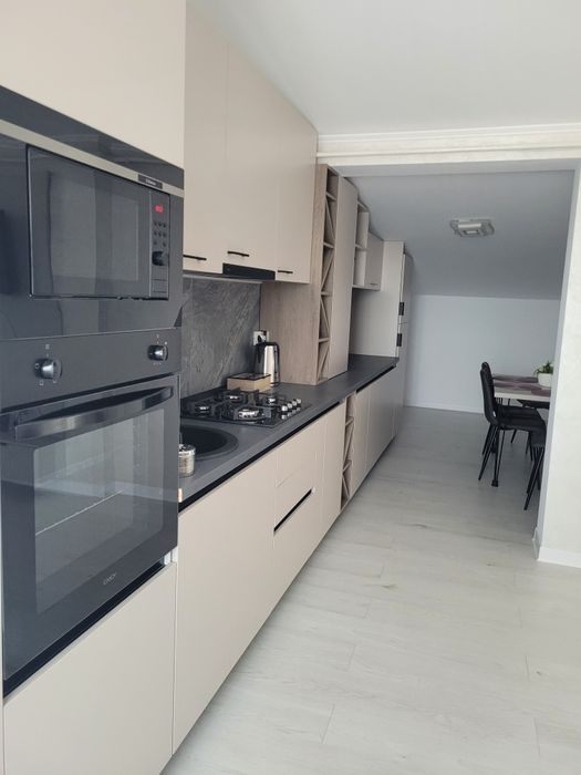 Persoana fizica închiriez apartament 3 camere