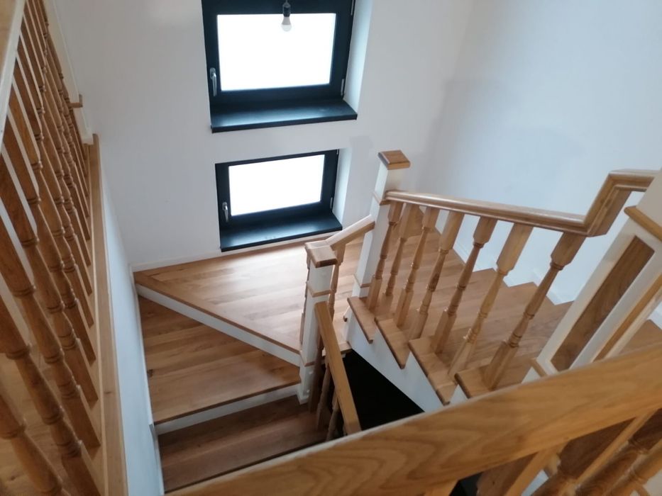 Scari din lemn masiv stejar / placare scari stejar / balustrada lemn