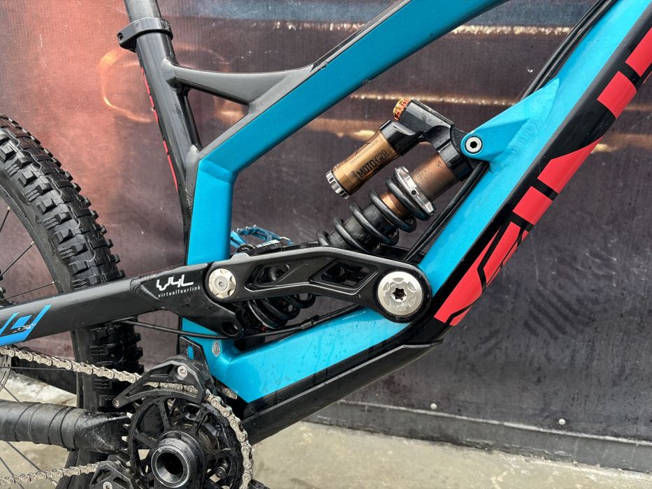 Dh bike Yt tues pro 2.0 къстъм