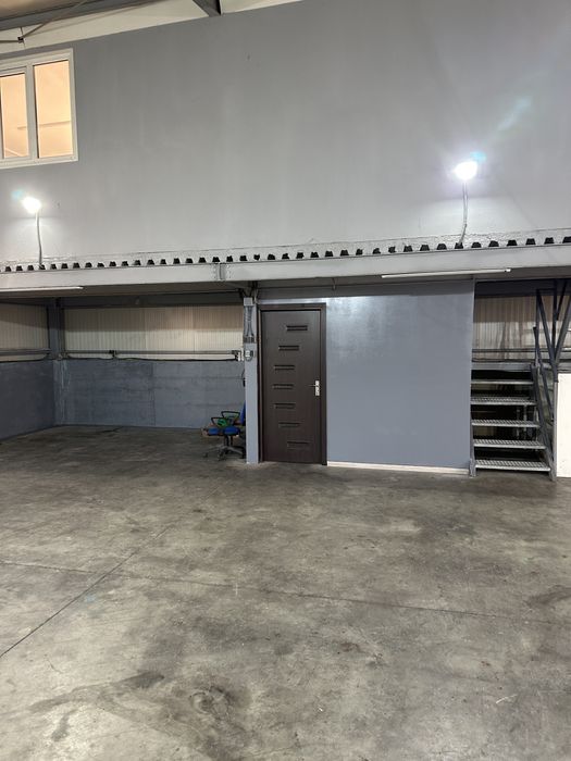 Inchiriez hala metalica