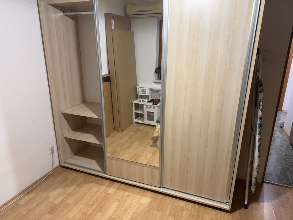 Dulap 211 lungime, 58.5 adancime, 237 inaltime