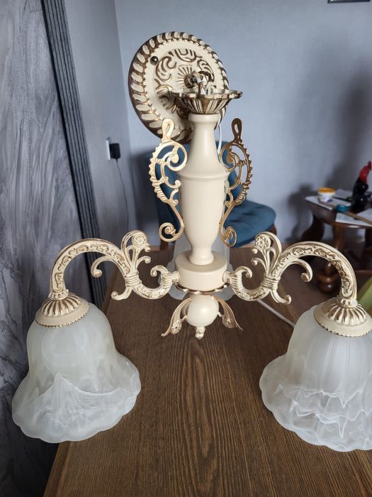 Люстра с каменными плафонами