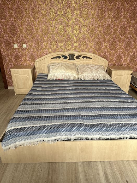 Продается спальный гарнитур