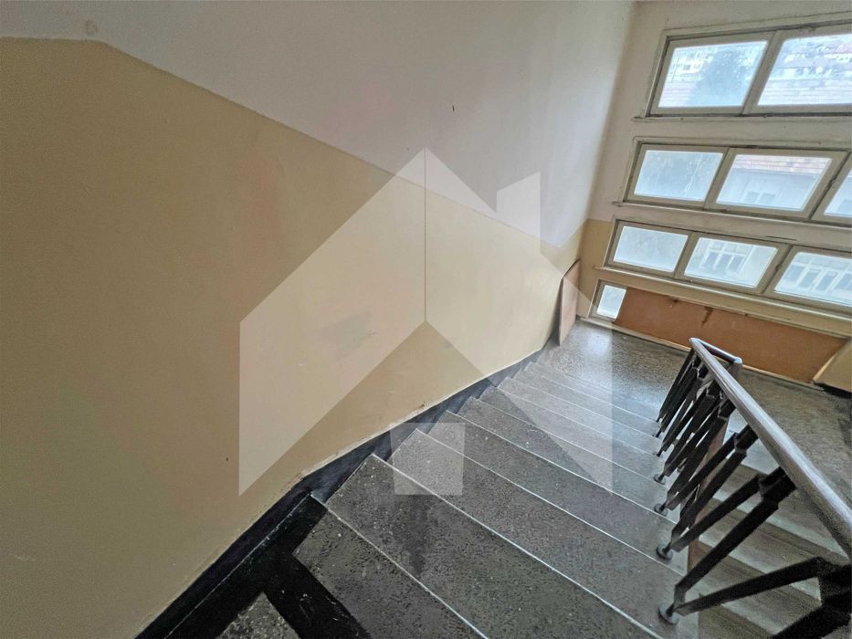 Продава се апартамент (4+1) 100 кв.м. в гр. Каспичан. Център!