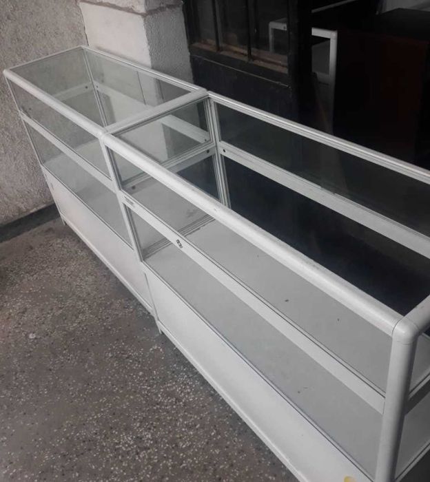 2 х Стъклена витрина/ стъклен щанд / дисплей/ щандови маси за магазин