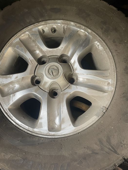 Продам диски с шинами от lexus lx470