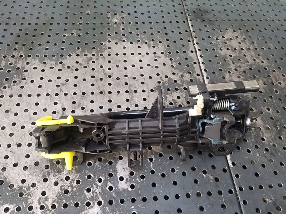Maner usa dreapta fata toyota verso r2