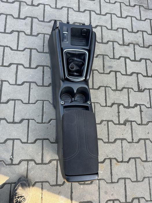 Cotiera consola centrala Nissan Qashqai J11