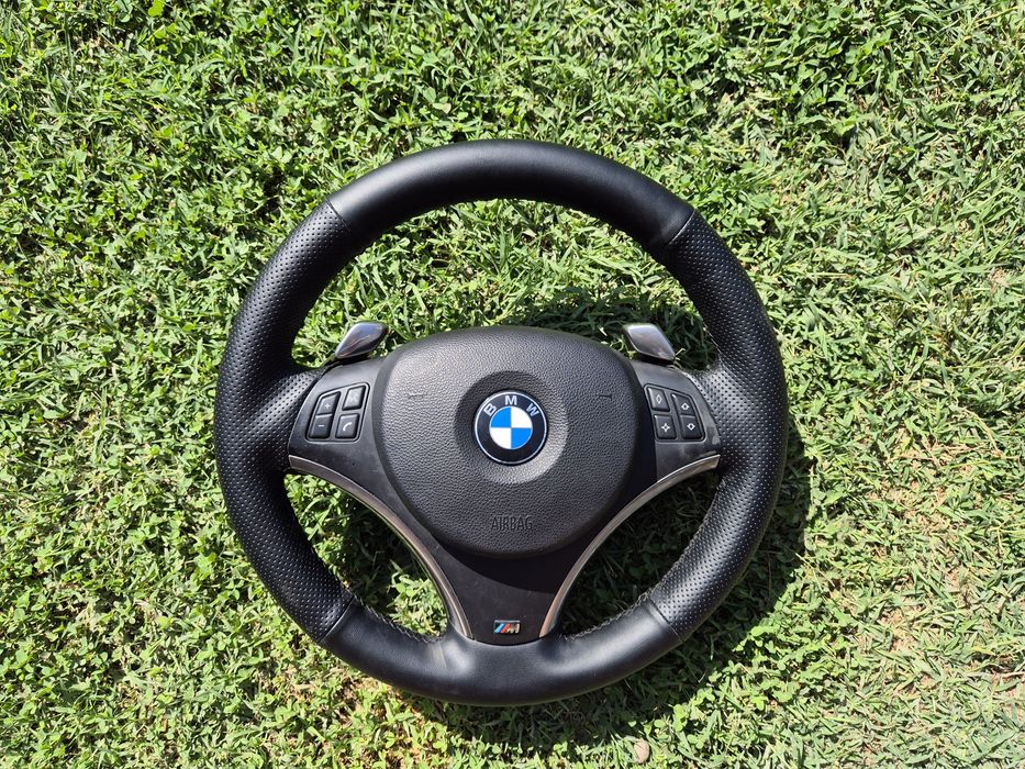 Volan sport cu padele BMW