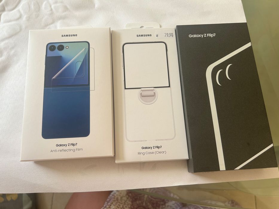 Samsung Galaxy Z Flip 7 - Нов 2 години гаранция + калъфче и протектор