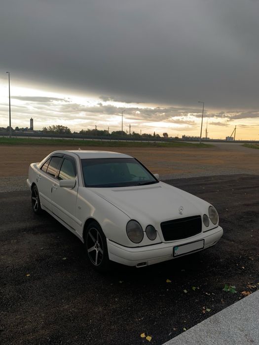 Продается Mercedes E-230