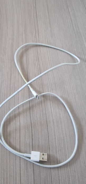 Apple USB-A към USB-C кабел