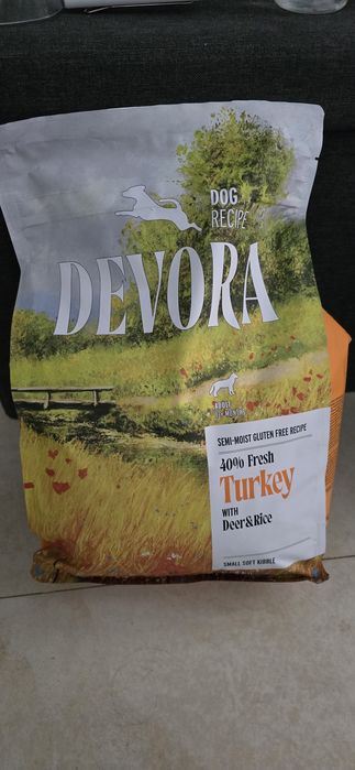 Devora mancare catei