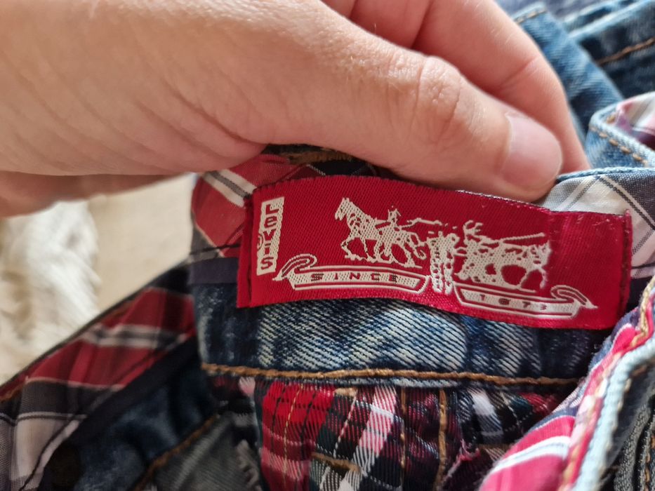 Продаются джинсы  Levi's