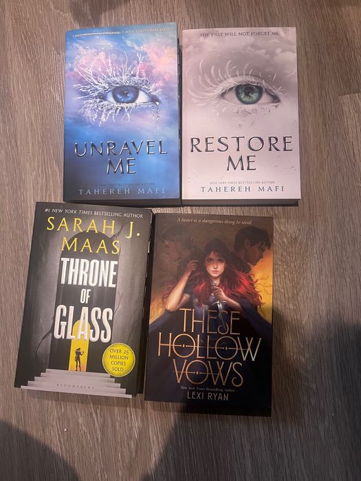 Продавам книги: Стъклен трон, Лунатин, fairyloot и др.