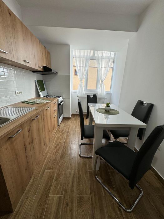 Inchiriez apartament