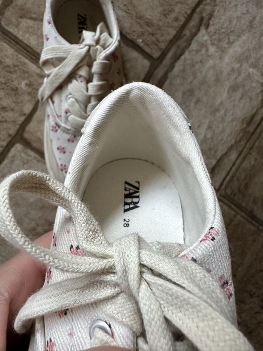 Обувки и дрехи на zara