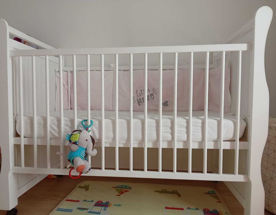 Pat bebelus si saltea