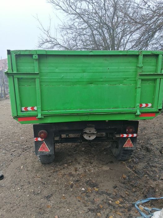 Tractor .remorca plug